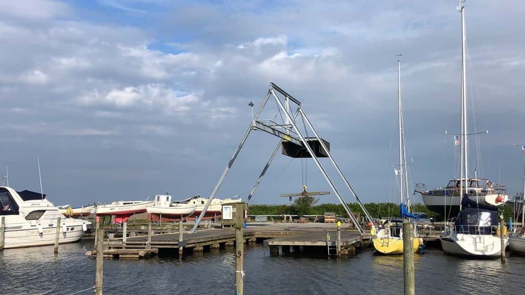 Hvide Sande Shipyard, Steel & Service har udviklet og produceret en ny bådkran til Bork Havn, der ligger i den sydlige del af Ringkøbing Fjord.
