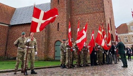 Veteraner hædres med flag og ceremoni i Ringkøbing
