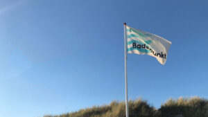Friluftsrådet har netop udgivet en oversigt over Danmarks 237 strande med flag - foto: Friluftsrådet