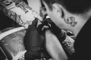 Passion for at male og tegne er drivkraften bag thINK Tattoo