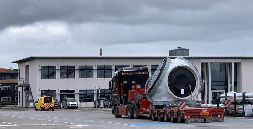 Med en ny og mere direkte adgangsvej får de store lastbiler bedre mulighed for at transportere naceller væk fra havnen i Ringkøbing og ud i verden. Arkivfoto