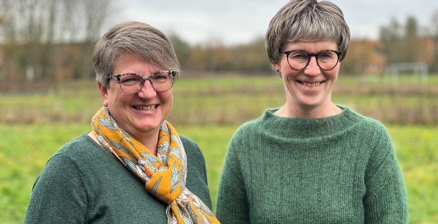Derudover er demenskoordinatorerne Kirsten Holmgaard Jensen (th i billedet) og Tina Enevoldsen (tv) den enkle indgang til kommunen, når det drejer sig om mistanke om eller bekymring for, at en borger er ved at udvikle demens. foto: NR
