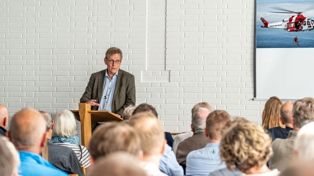 Helikopter-møde ved missioneshuset på Søndergade i Hvide Sande -