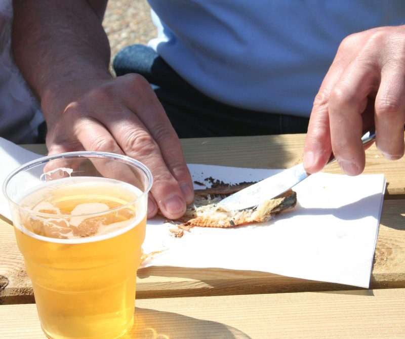 Vi taler om »Tørrede Dabs-Dag« i Hvide Sande. Her er det ikke kun en fornøjelse for smagsløgene, det er også en dybfølt hyldest til Hvide Sandes lokale gastronomiske DNA, arv og kultur. arkivfoto