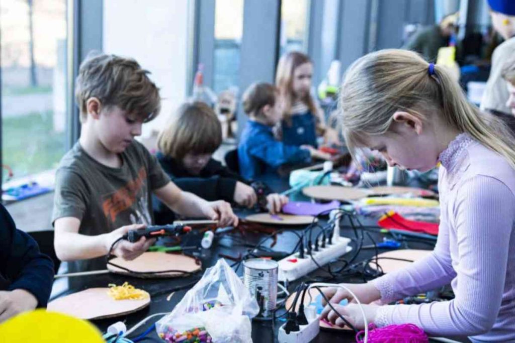 Oplev en fantasifuld undervandsverden: Kreativ og kunstnerisk workshop for hele familien