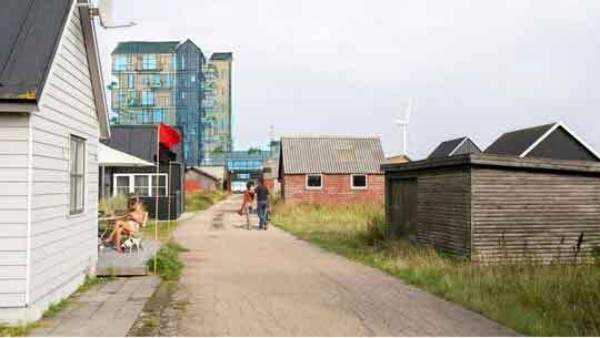 Skitse - det ønskede byggeri set fra Æ Gammel Havn.jpg Sådan kan "Den Vertikale Hytteby" komme til at se us, ifølge ideoplægget. illustration: rksk