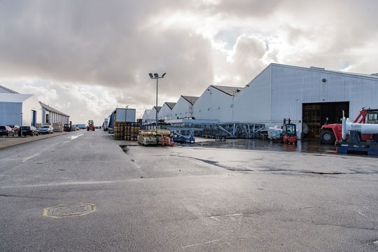 En målrettet indsats for at sikre kvalificeret arbejdskraft til virksomhederne og en forbedret infrastruktur er blandt årsagerne til, at Ringkøbing-Skjern Kommune lander på en 5. plads i årets DI måling af erhvervsvenligheden i kommunerne. I sidste uge var det Dansk Erhverv, der tildelte kommunen en flot 1. plads i deres erhvervsvenlighedundersøgelse. foto: Vestas-NR