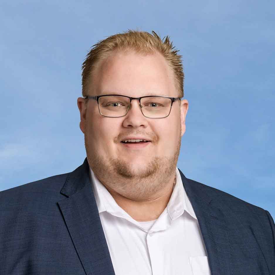 Én af dem er Thomas Rahbek Sloth fra Hvide Sande, der til daglig er formand for Sydvestjysk Fiskeriforening. Med sin baggrund i fiskeriet og erhvervslivet bringer han en vigtig lokal stemme ind i valget. Thomas Rahbek Sloth har længe været en markant skikkelse i det vestjyske fiskerierhverv, og hans kandidatur betyder, at Venstre satser på en kandidat med stærk forankring i Hvide Sande og hele kystområdet. foto: venstre