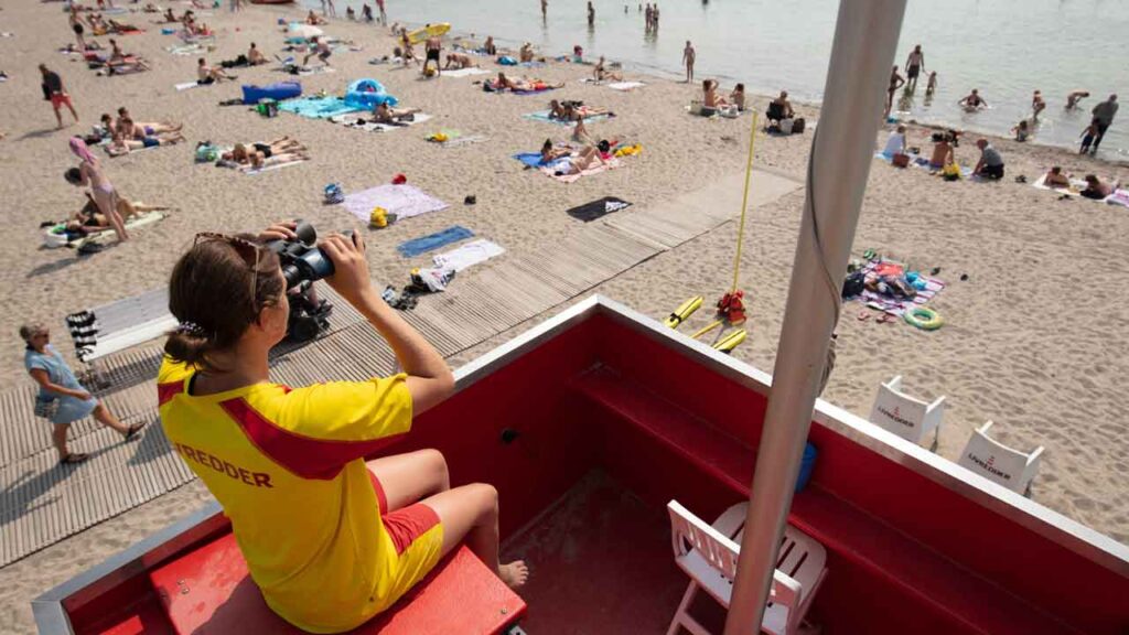 Husk vandflasken når du skal til stranden - det bliver varmt - trygfonden
