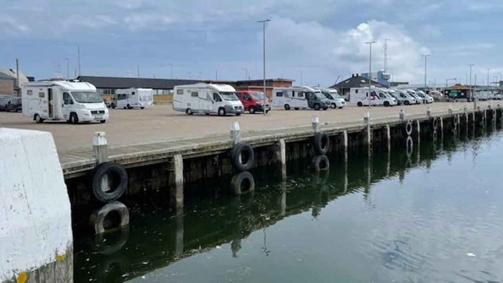 Autocamper træf på havnen i hvide sande