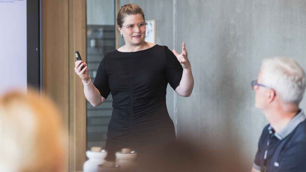 Nye tal viser, at SMV’erne i Midtjylland mangler beredskabs-planer, der dækker cybersikkerhed og eksterne forpligtelser, samtidig med at de vil opleve skærpede krav fra store samarbejdspartnere. Cybersikkerhed er ikke længere et tilvalg, men et konkurrenceparameter, mener erhvervshus. pressefoto