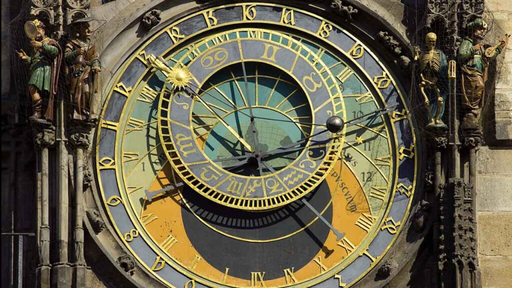 Det mekaniske astronomur i Prag viser solens og stjernernes naturlige bevægelser, viser vores moderne tidsskift, hvordan vi stadig nægter at følge naturens rytme. Det gør billedet både symbolsk og let satirisk. foto: wikipedia