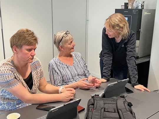 Medarbejderne i hjemmeplejen kommer på uddannelse i træningsprogrammet, så de kan hjælpe borgerne med hjemmetræningen. Pressefoto