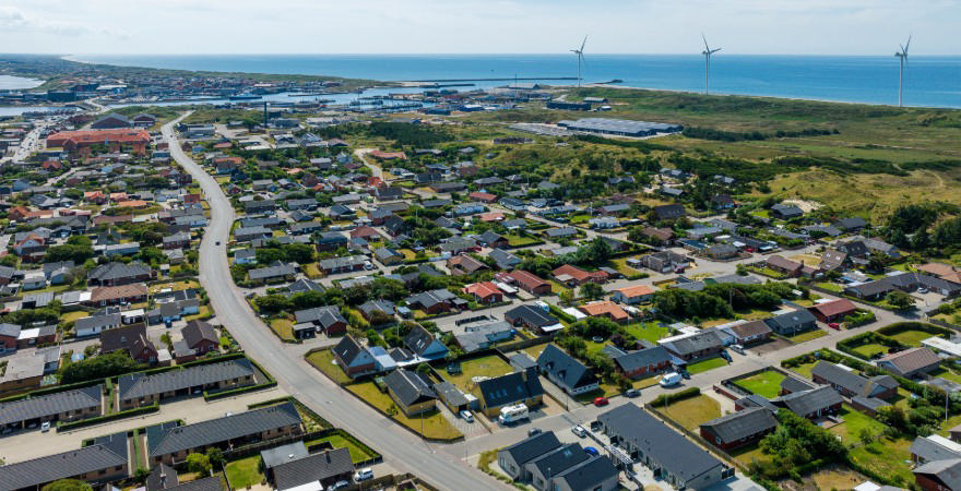 Kommunens teknik- og miljøudvalg har besluttet at sende en ny temalokalplan for flexboliger i Hvide Sande i endnu en høring. Det betyder, at borgerne får mulighed for igen at give deres mening til kende om, hvor — og om — der skal være flexboliger i byen. foto: rksk