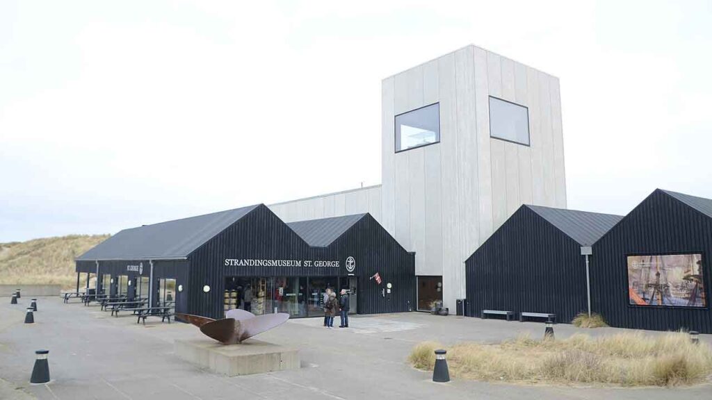 Aftalen skrives under og præsenteres på Strandingsmuseum St. George, Vesterhavsgade 1E i Thorsminde mandag den 2. februar 2026 mellem klpllem 12.35 og 13.30. foto: wikipedia