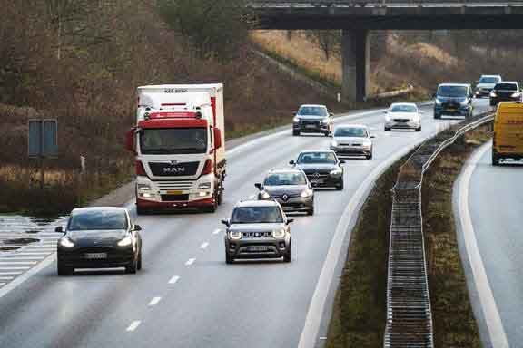 Prisen på benzin og diesel er steget markant på kort tid. Siden slutningen af februar er benzin blevet omkring 2 kroner dyrere pr. liter, mens diesel er steget med cirka 3 kroner. Årsagen er blandt andet uro i Mellemøsten, som presser oliepriserne op. foto: Ok