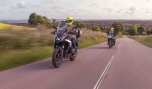 Mens forårssolen lokker landsdelens motorcyklister ud på vejene, viser nye tal en alvorlig tendens. Midt- og Vestjylland topper listen over dødsulykker på to hjul, og hver fjerde motorcyklist indrømmer at køre alt for stærkt. foto: Rådet for sikker trafik Søren Juul