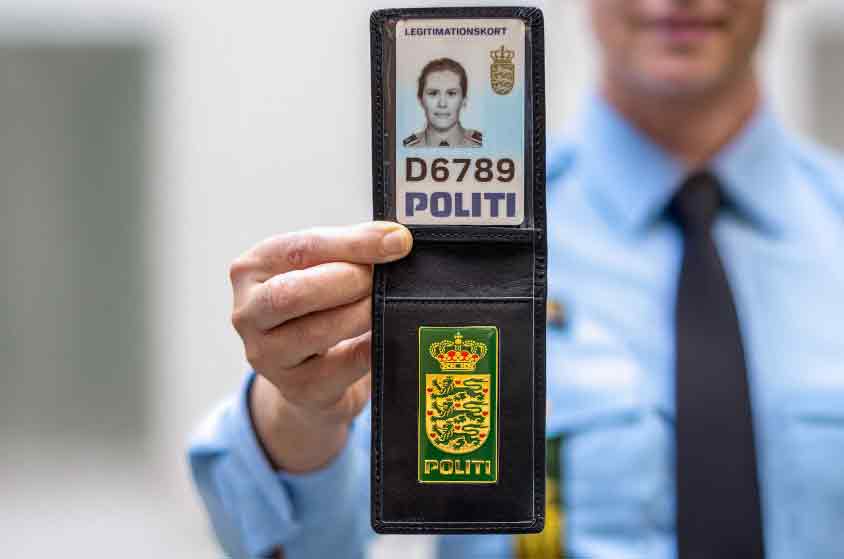 Politiet får nyt politiskilt - pressefoto