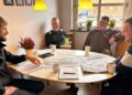 Arbejdsmøde ved spisebordet - rksk