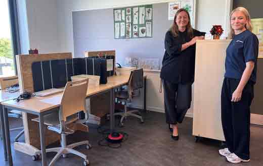 Lotte Kemp og Josephine Åkerstrøm Kristensen er en del af det faste personale i det succesfulde tilbud X-klassen på Ringkøbing Skole. Pressefoto