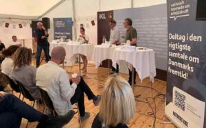 Igen i år sætter Ringkøbing-Skjern Kommune den manglende arbejdskraft på dagsordenen på Folkemødet på Bornholm - og igen til Nationalt topmøde om fremtidens arbejdskraft i Ringkøbing den 17. september. Arkivfoto fra Folkemødet 2025. foto rksk