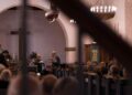 HVIDE SANDE – Når sensommeren rammer den vestjyske kyst, fyldes Hvide Sande af klange fra den klassiske og nordiske musikscene. Fra mandag den 10. august til fredag den 14. august inviterer Late Summer Festival til fem dage under overskriften "Fra det yderste Nord" – en musikalsk rejse, hvor grønlandsk sang, nordisk kammermusik og jazz mødes med de store klassiske værker. foto: Late Summer Festival