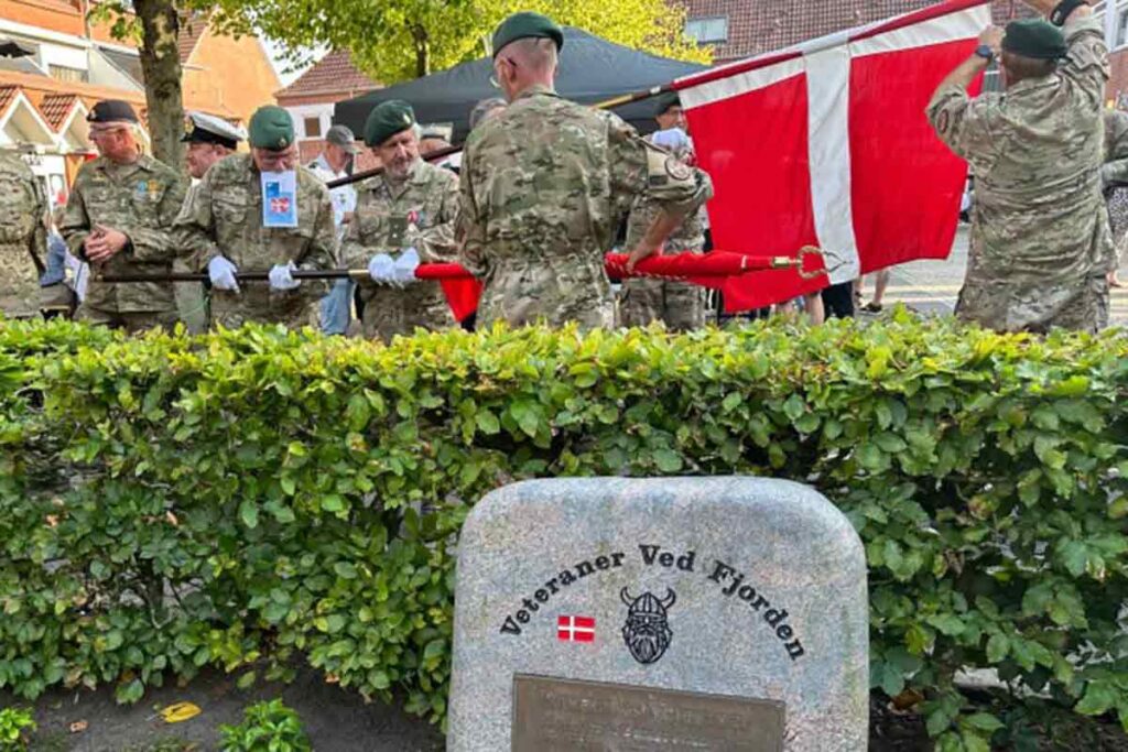 Danmarks udsendte markeres ved Holger Danske statuen i Skjern
